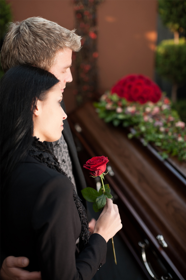 mourning-couple-at-funeral